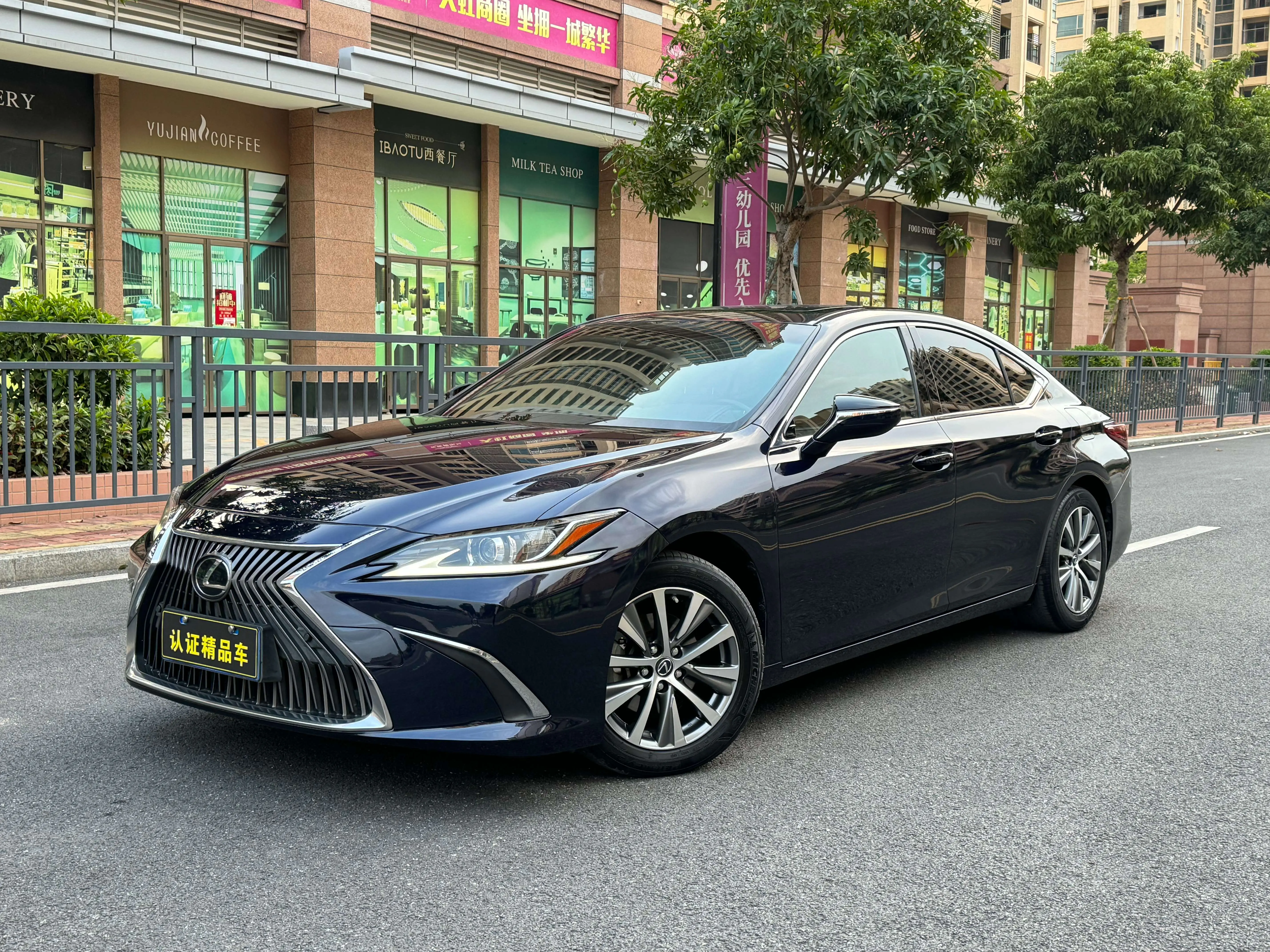 Lexus ES