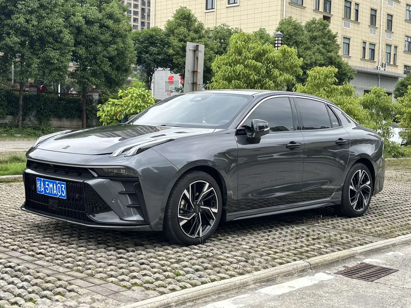Lynk & Co 03