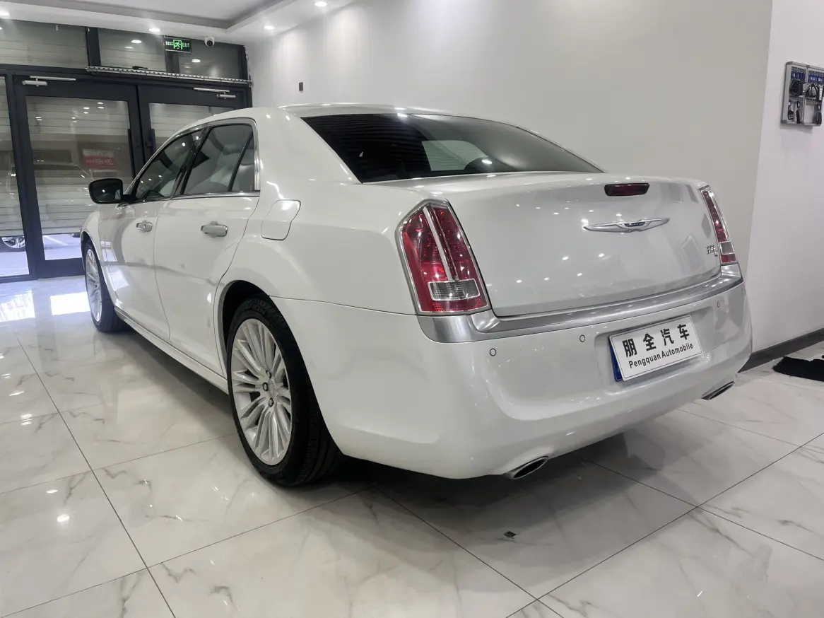 Chrysler 300C (imported)
