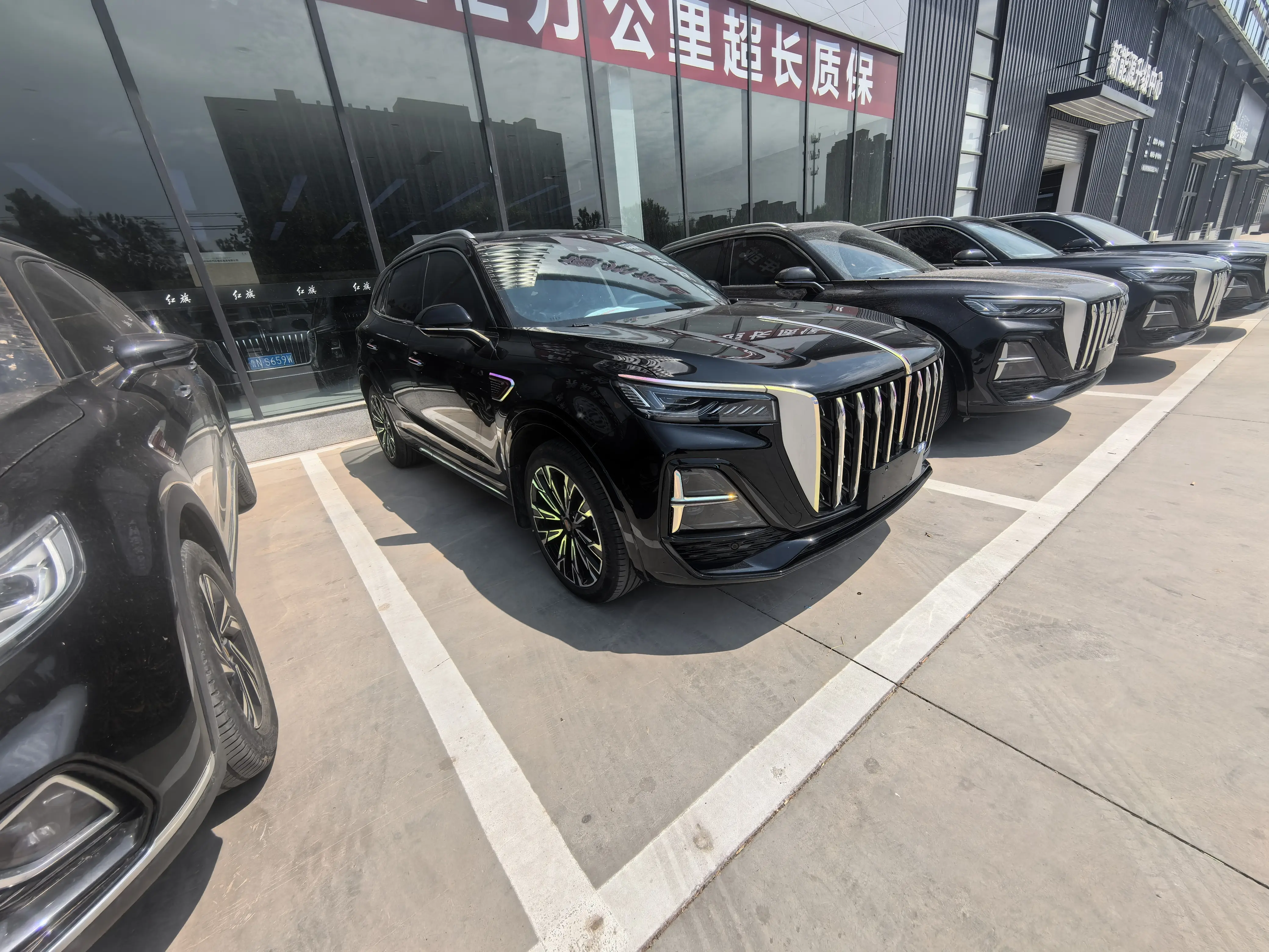 Hongqi HS5