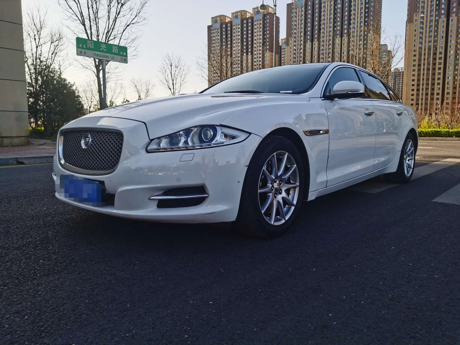 Jaguar XJ