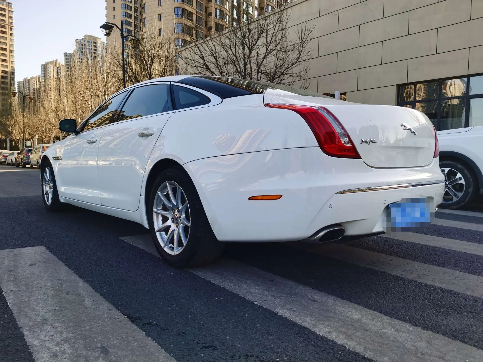 Jaguar XJ