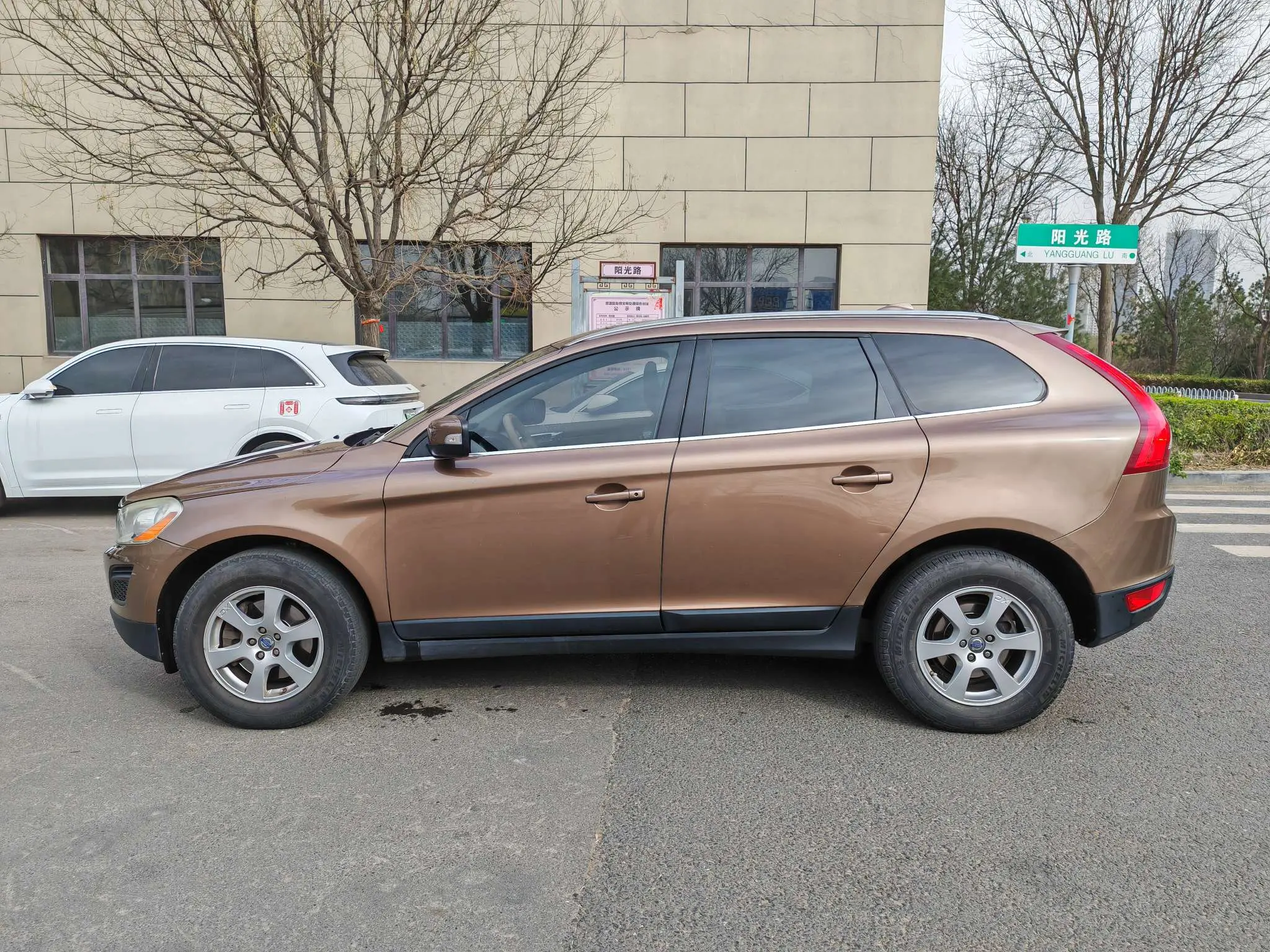 Volvo XC60 (imported)