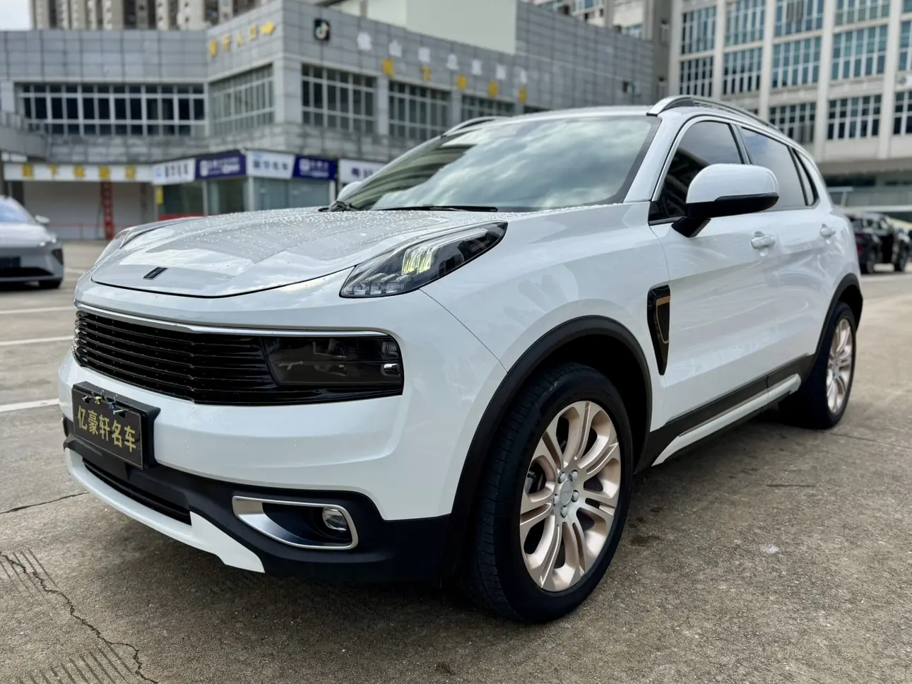 Lynk & Co 01