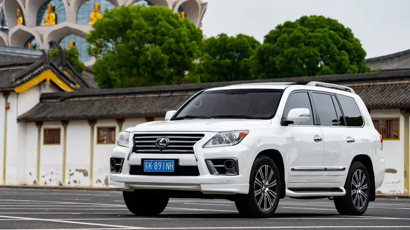 Lexus LX