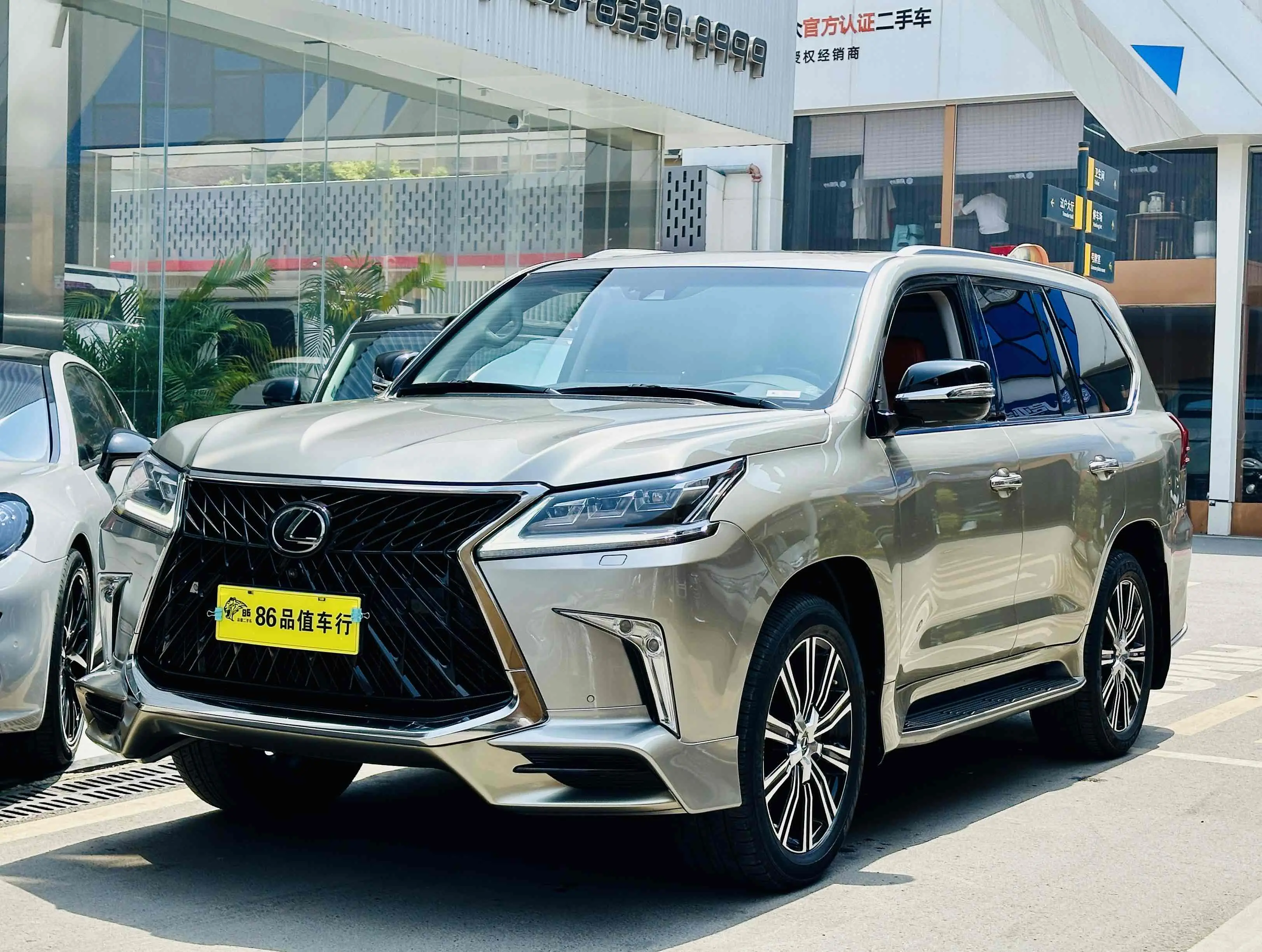 Lexus LX