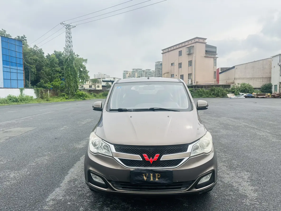 Wuling Hongguang  из Китая