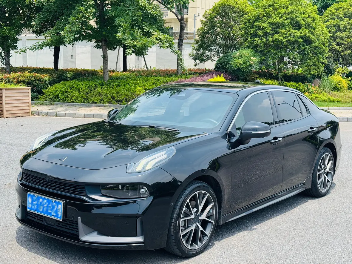 Lynk & Co 03