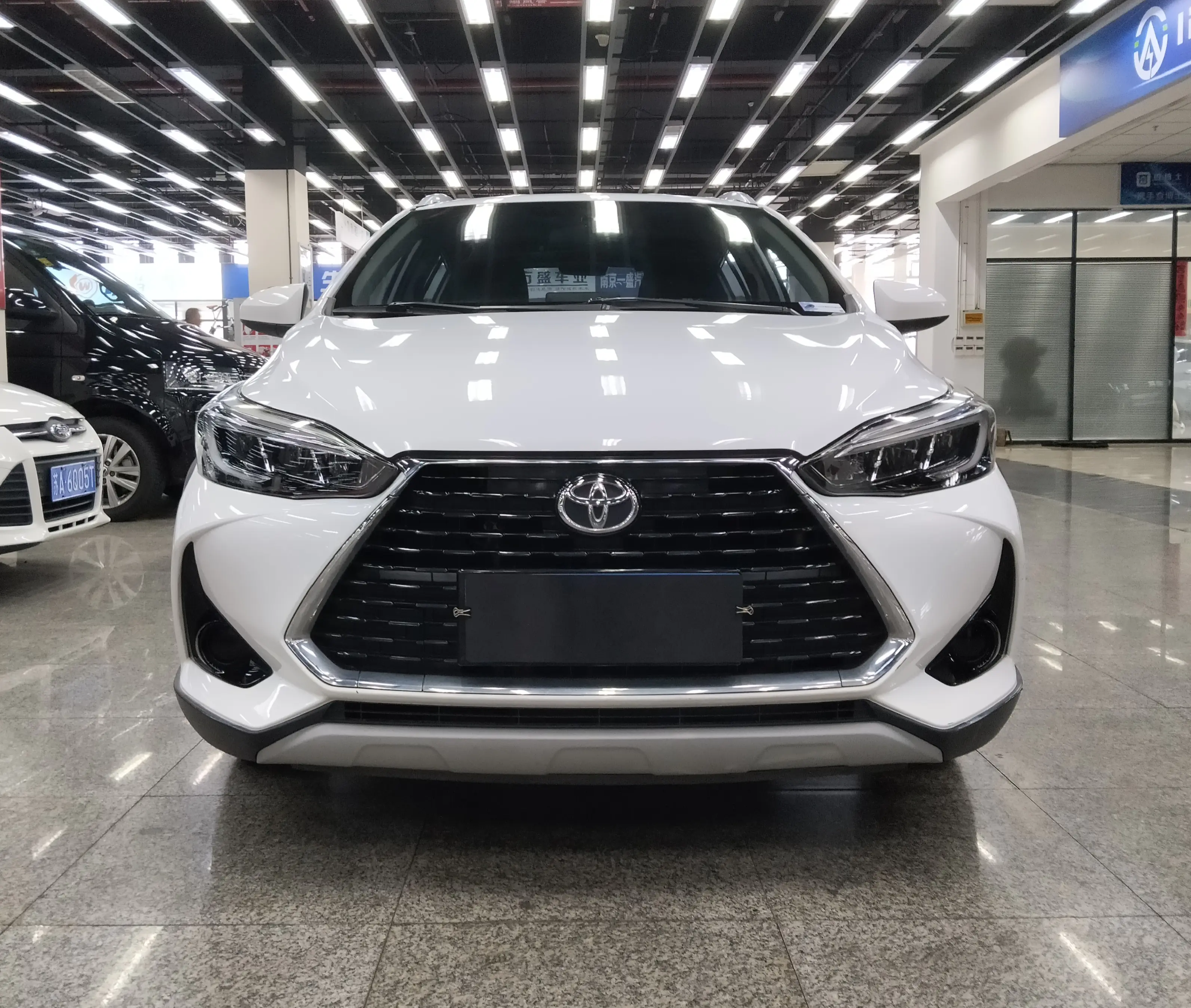 Toyota YARiS L to dazzle