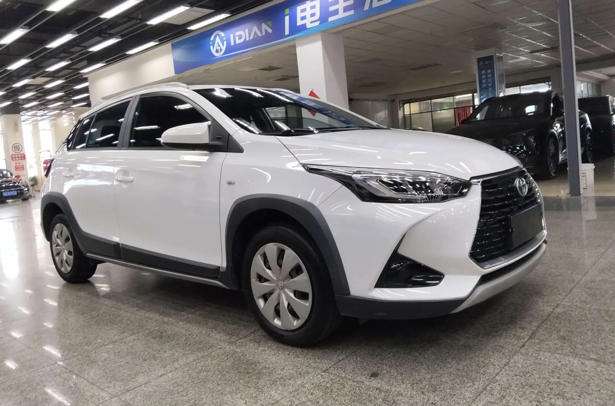 Toyota YARiS L to dazzle