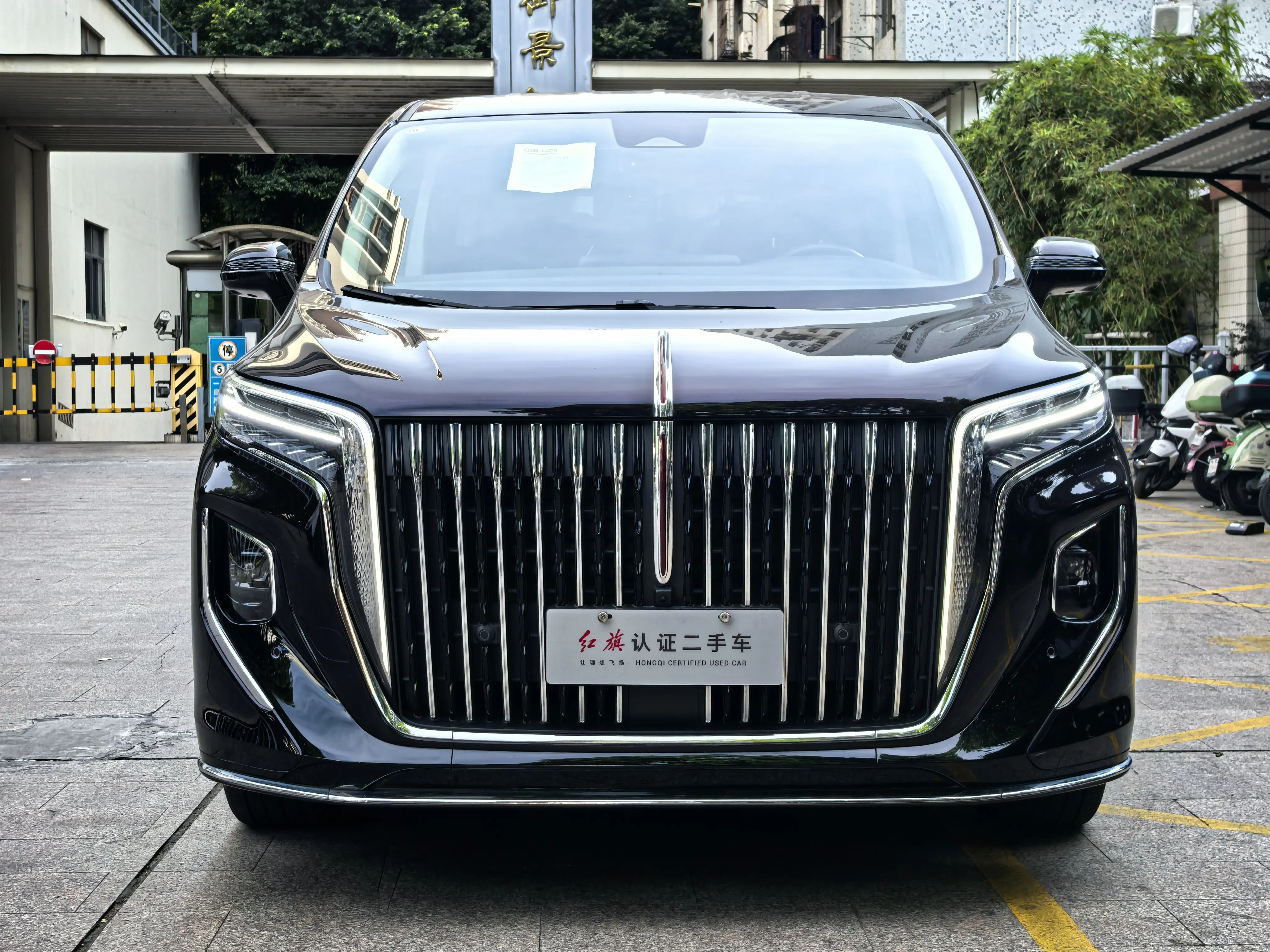 Hongqi HQ9