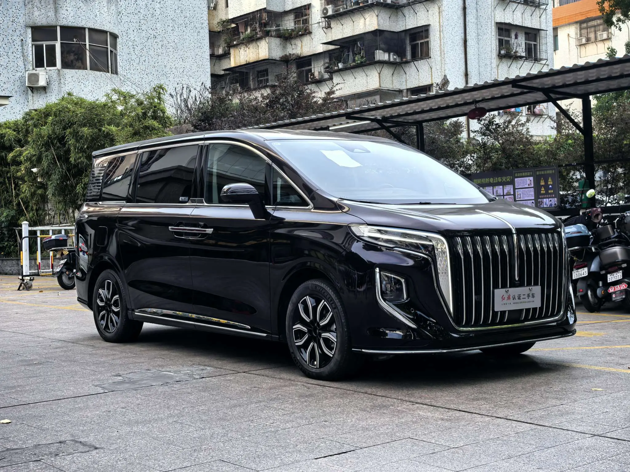 Hongqi HQ9