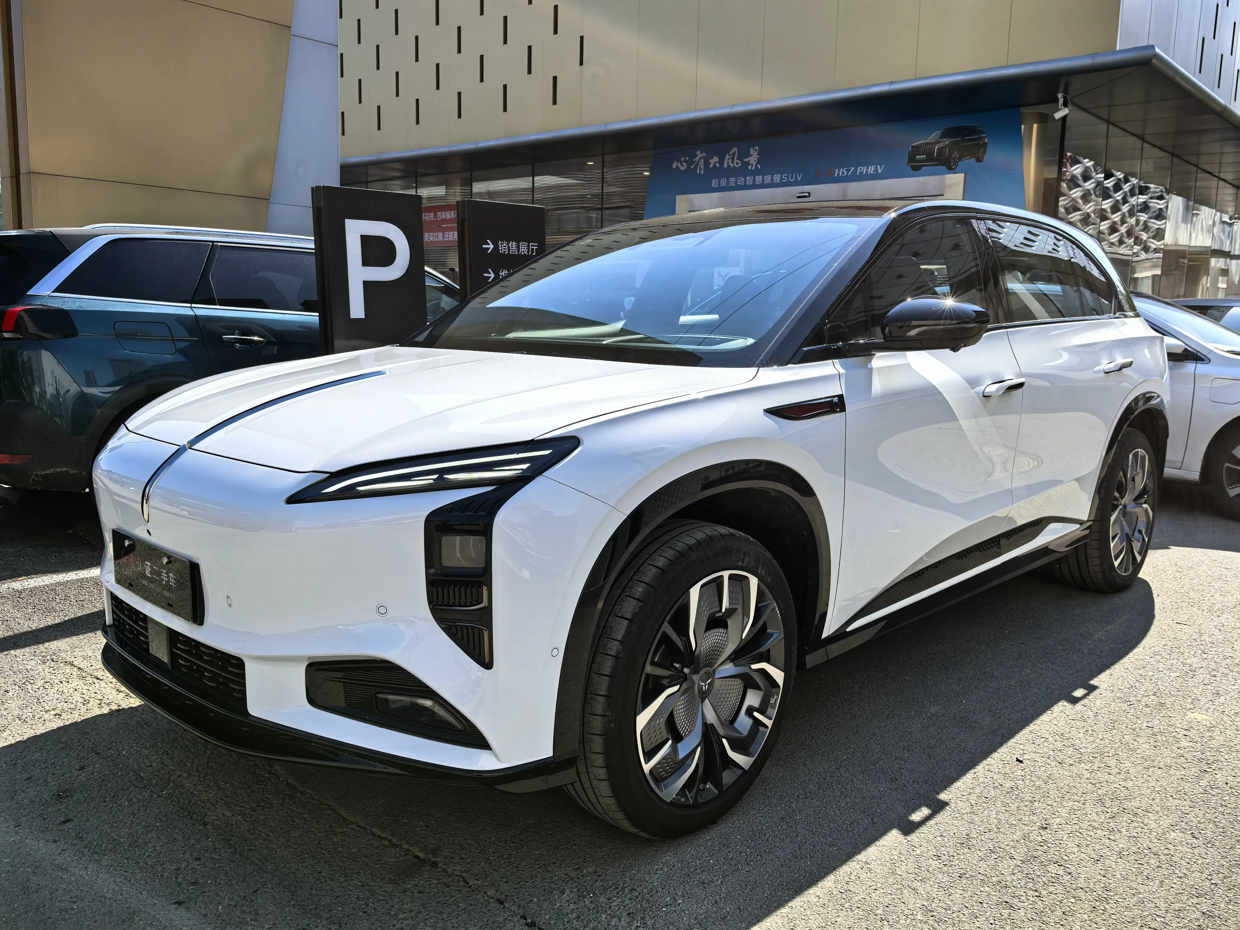 Hongqi Red Flag Tiangong 08  из Китая