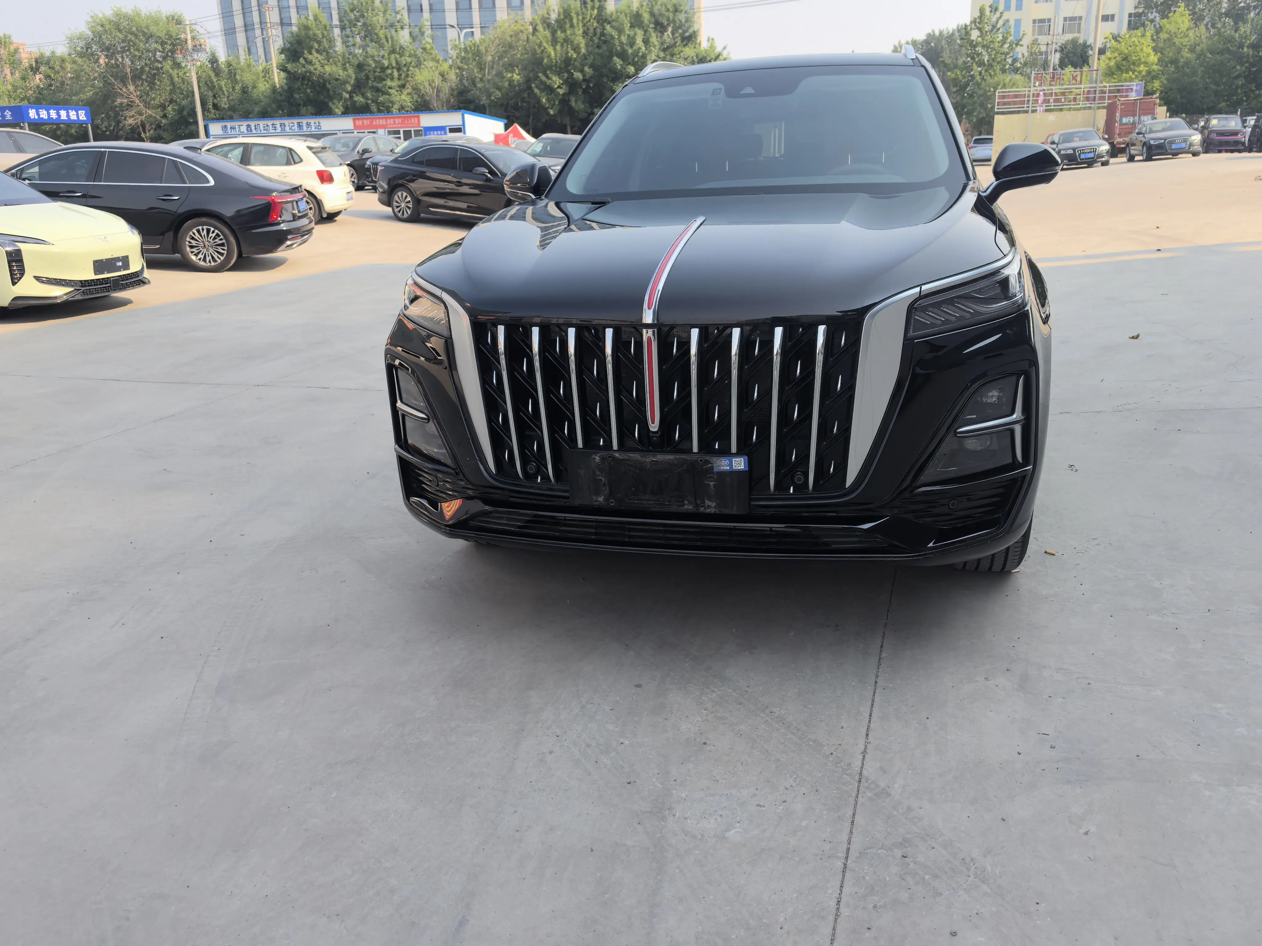 Hongqi HS5