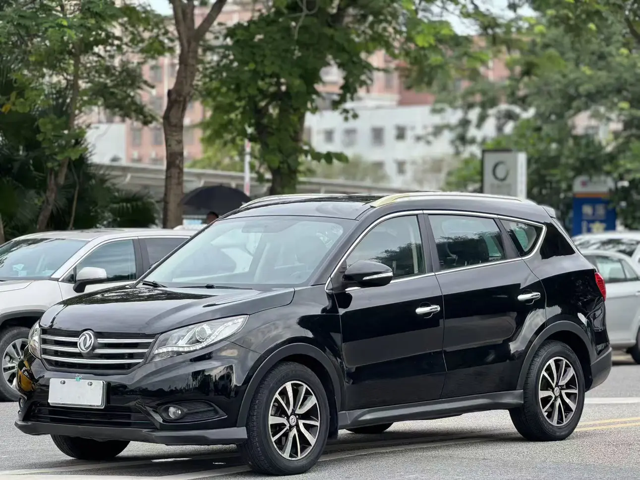 Dongfeng Fengon 580  из Китая
