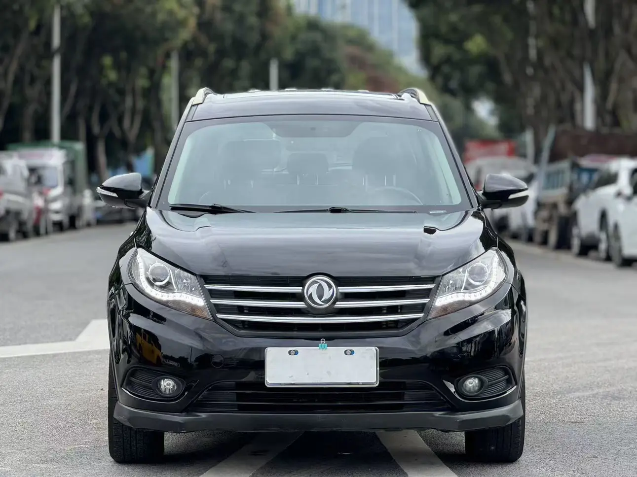 Dongfeng Fengon 580  из Китая