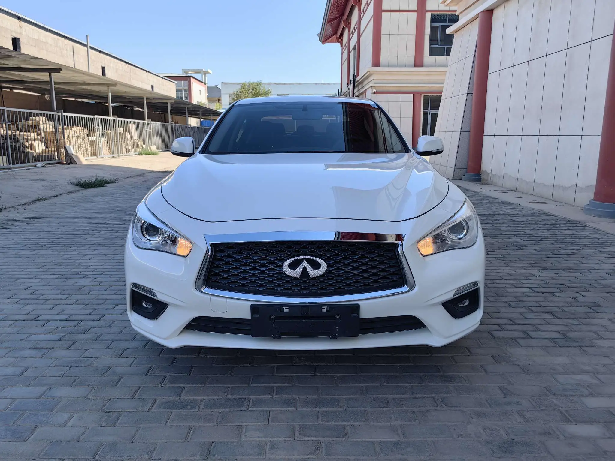 Infiniti Q50L