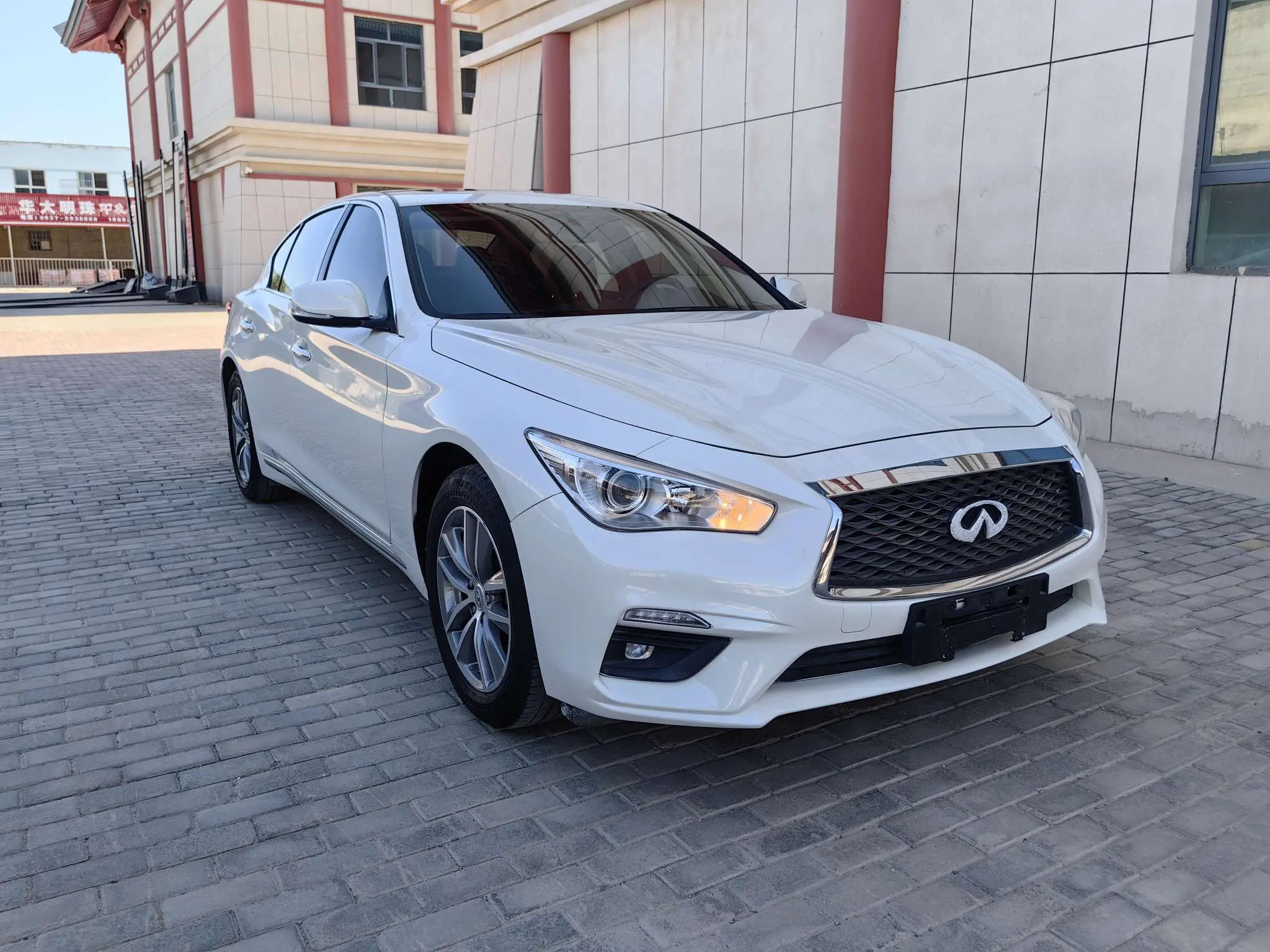Infiniti Q50L