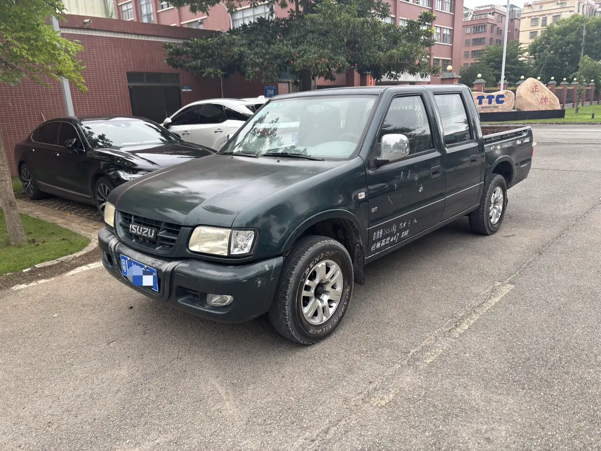 Isuzu pickup truck