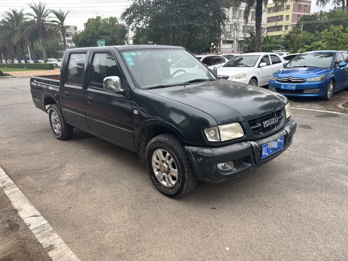 Isuzu pickup truck