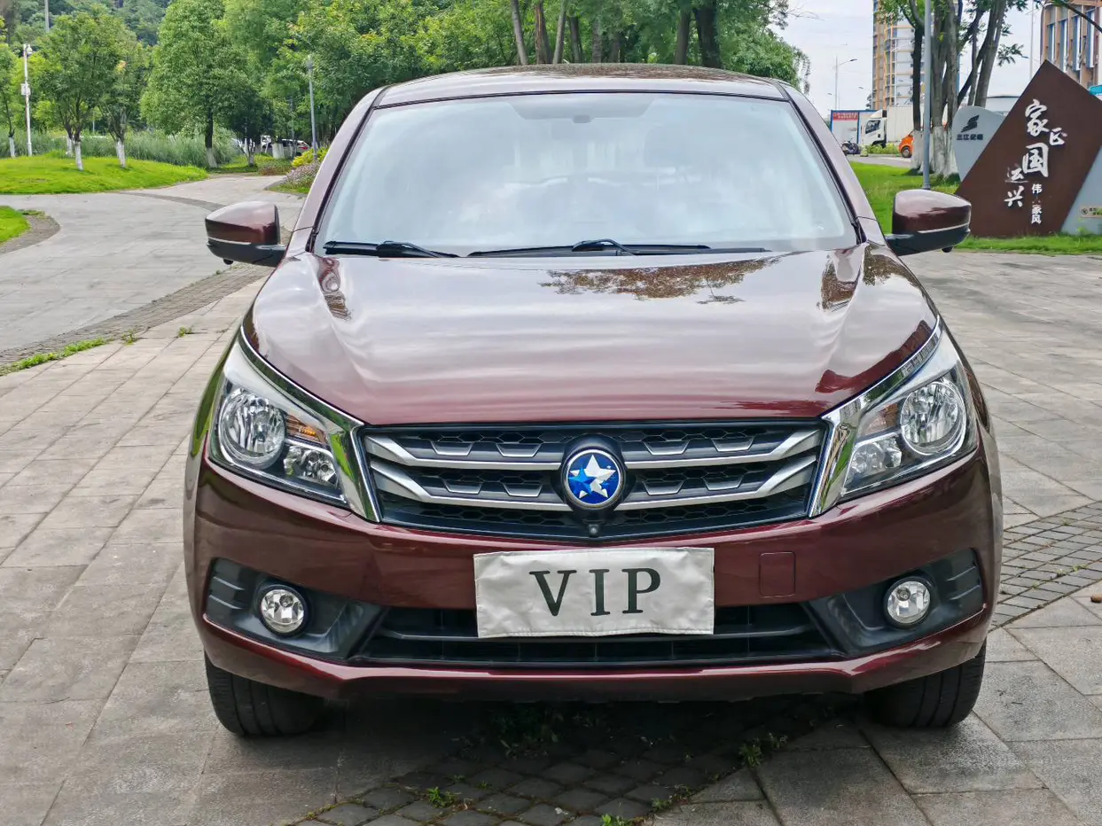 Kai Chen Venucia T70