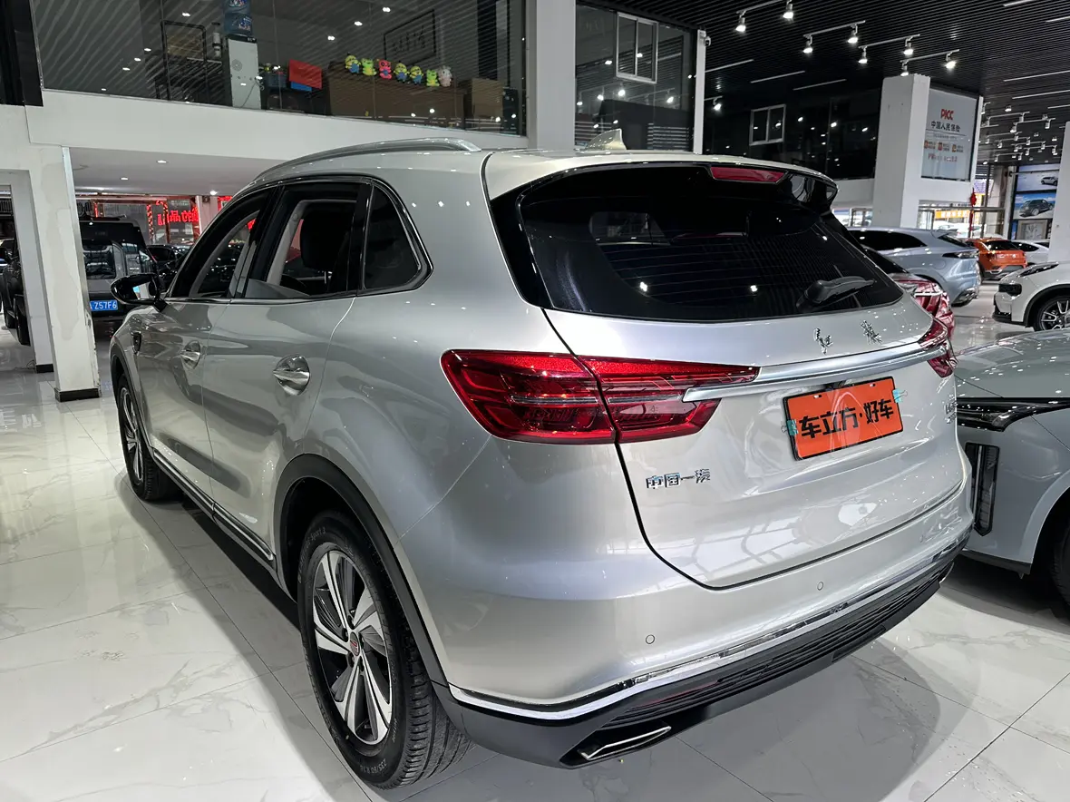 Hongqi HS5