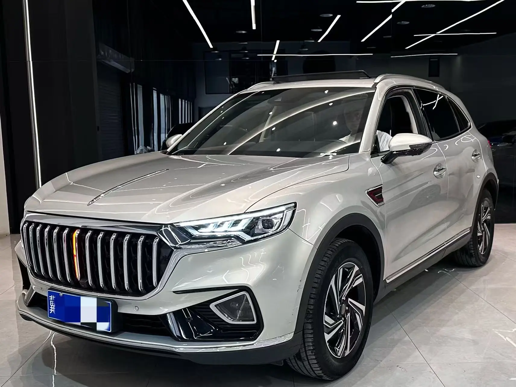 Hongqi HS5  из Китая