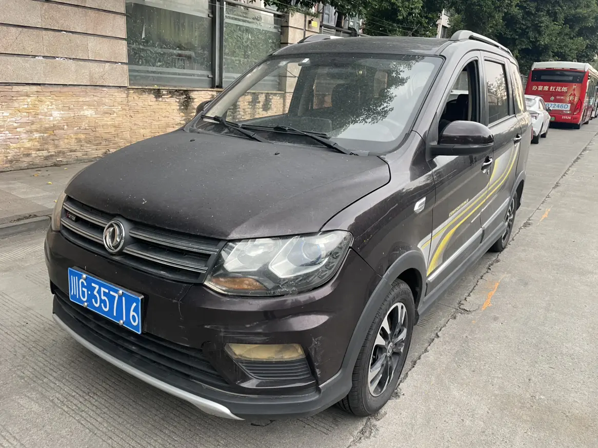 Dongfeng Fengon 370  из Китая