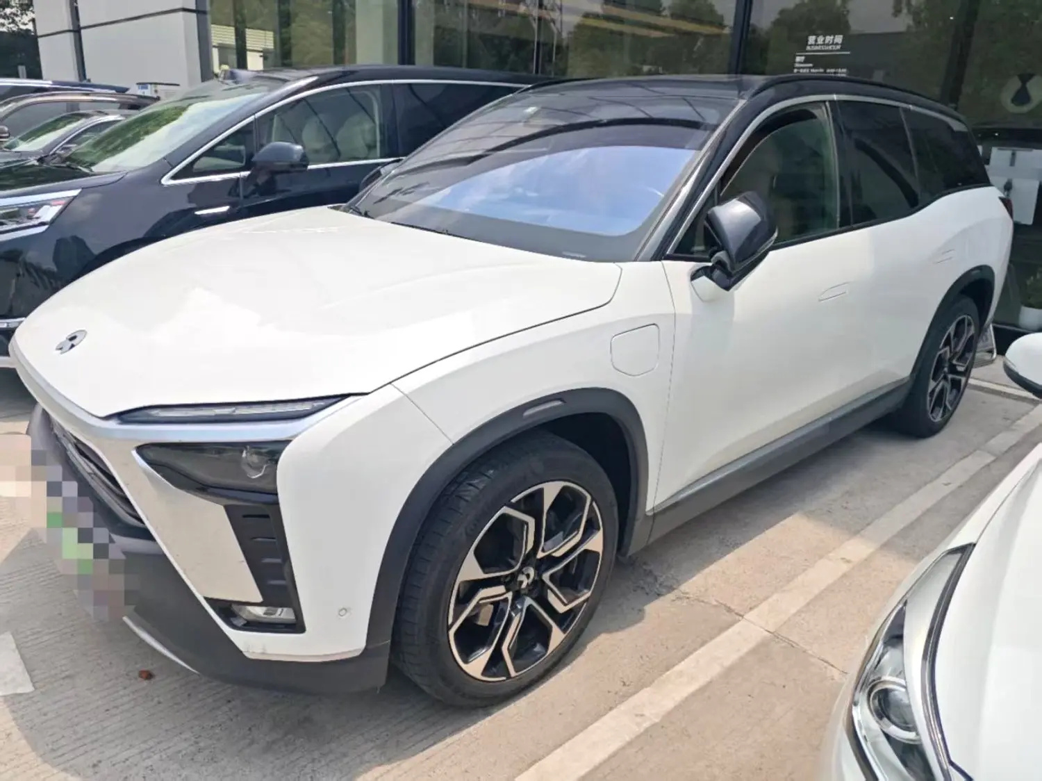 NIO ES8
