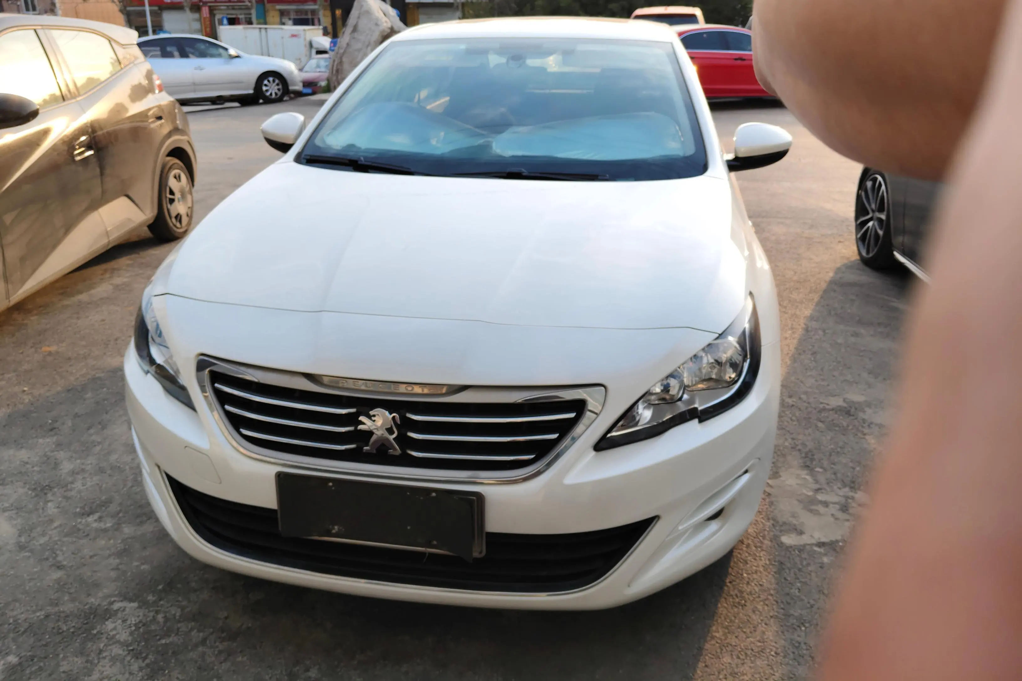 Peugeot 408