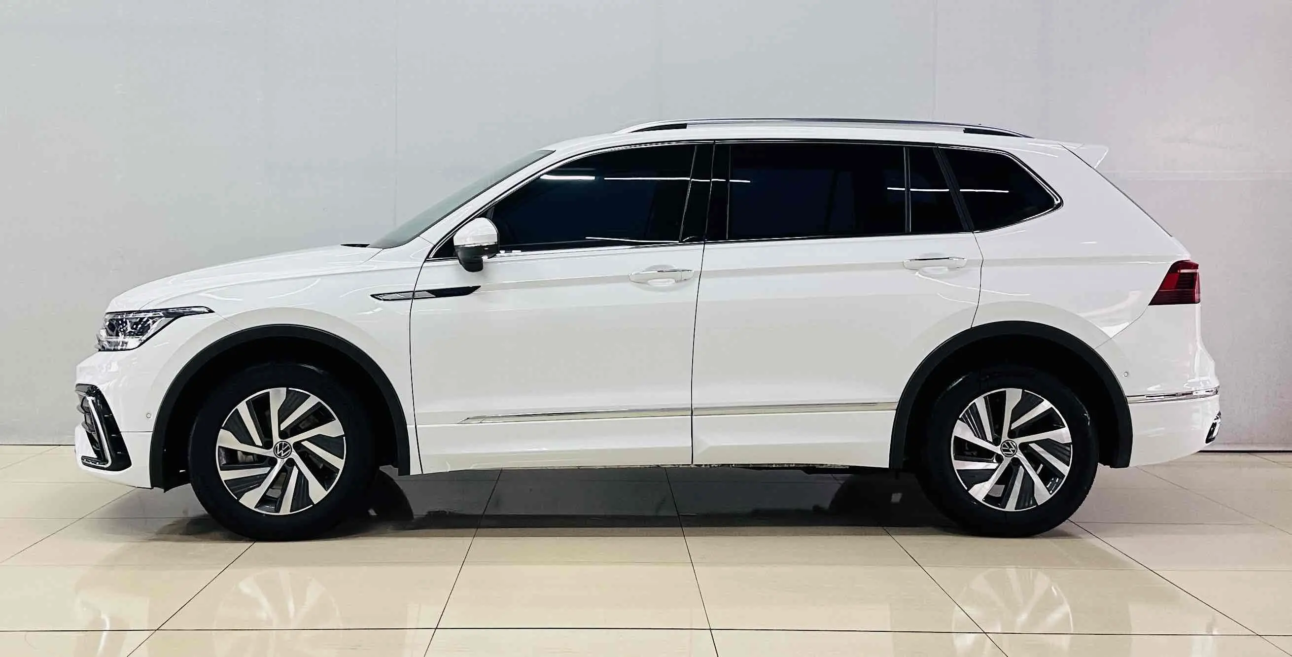 Volkswagen Tiguan L PHEV