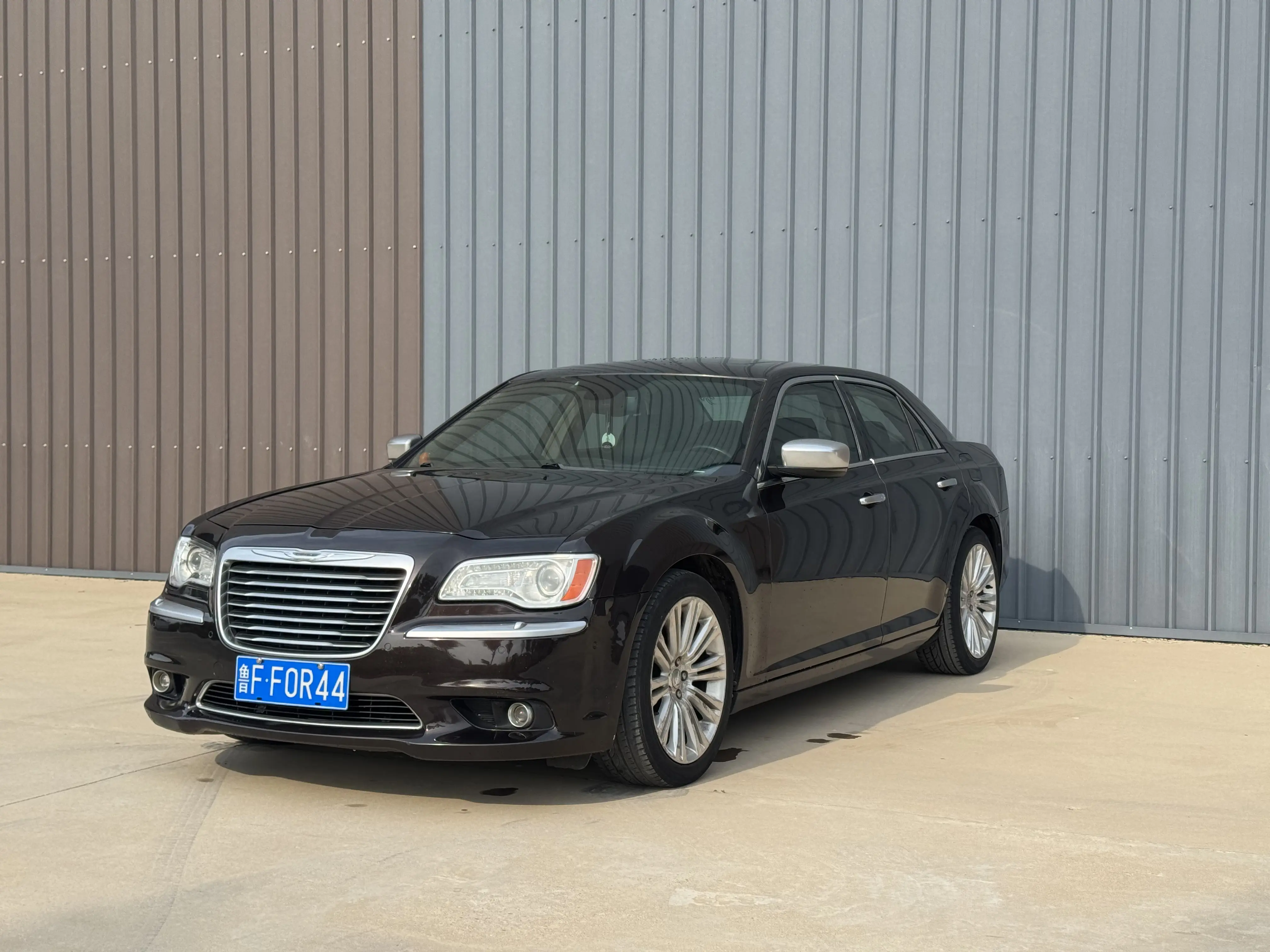Chrysler 300C (imported)