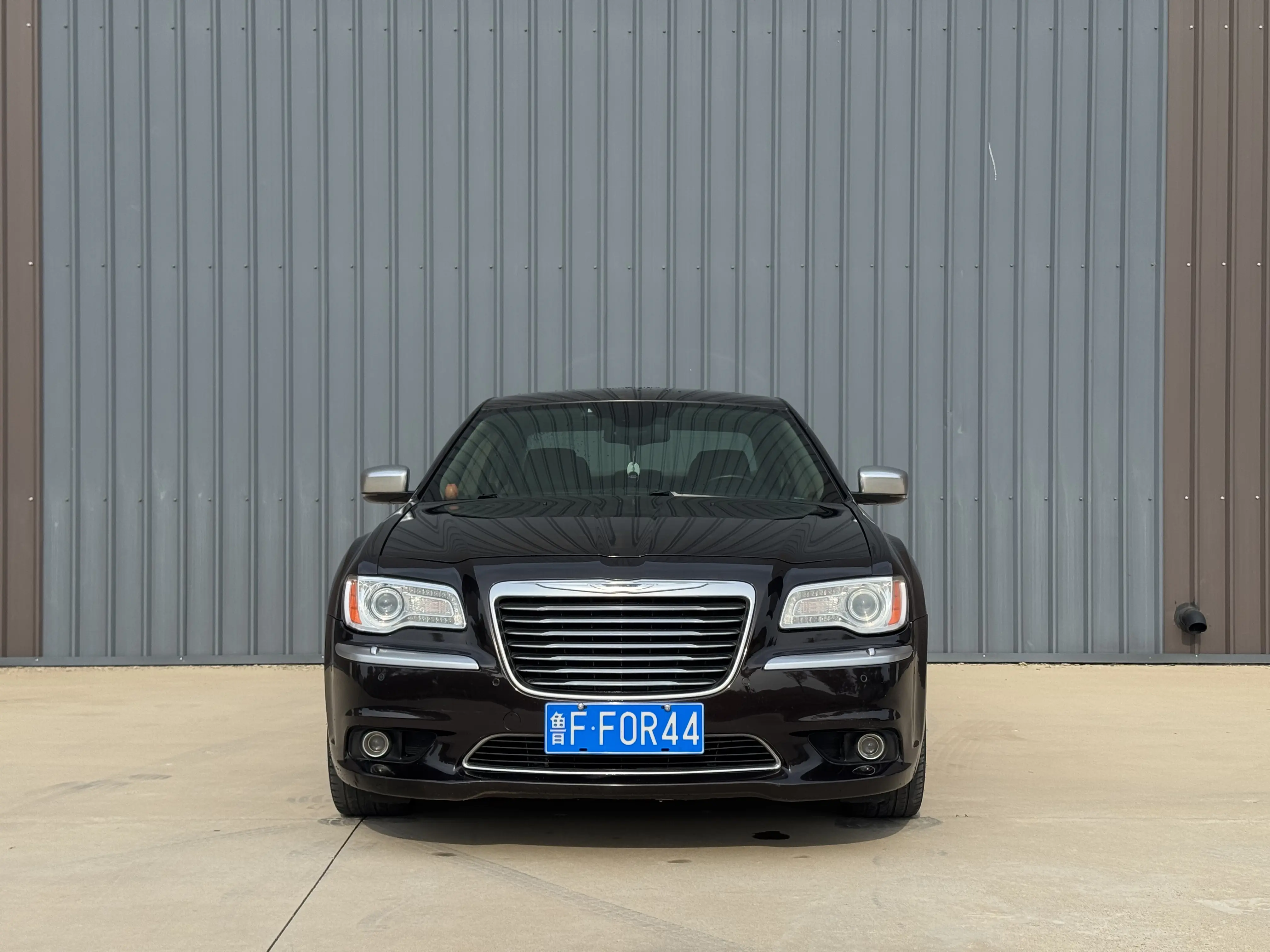 Chrysler 300C (imported)