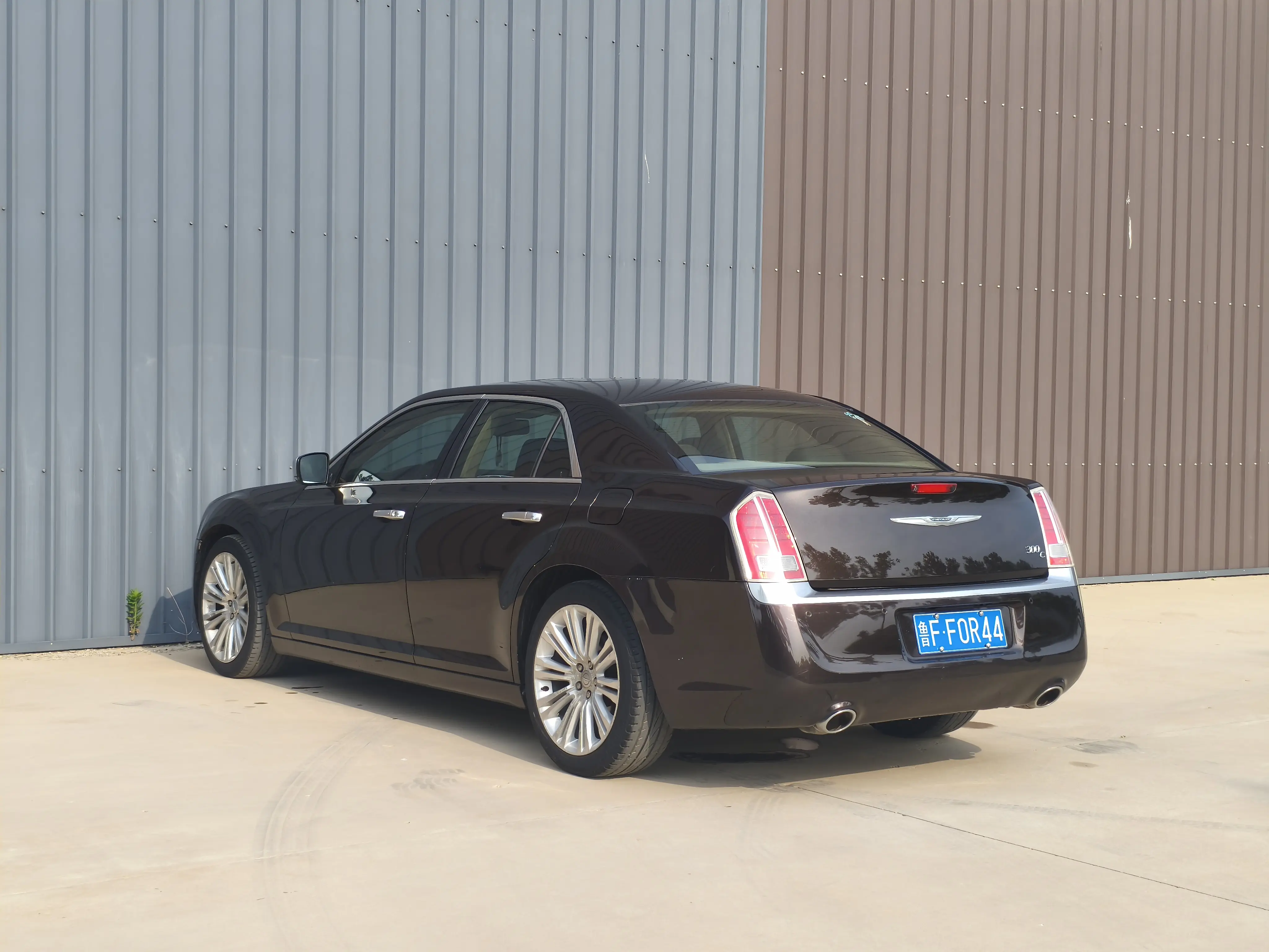Chrysler 300C (imported)
