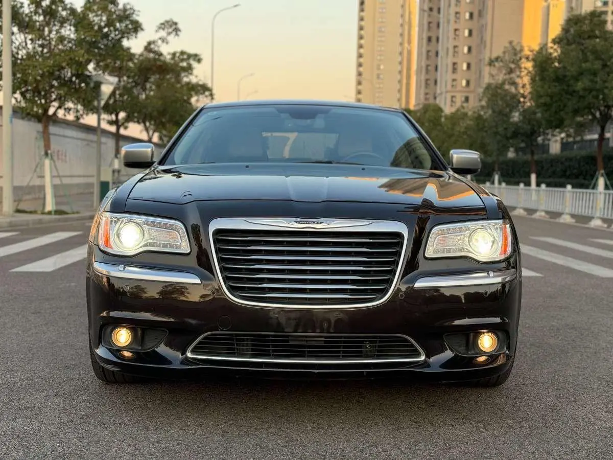 Chrysler 300C (imported)