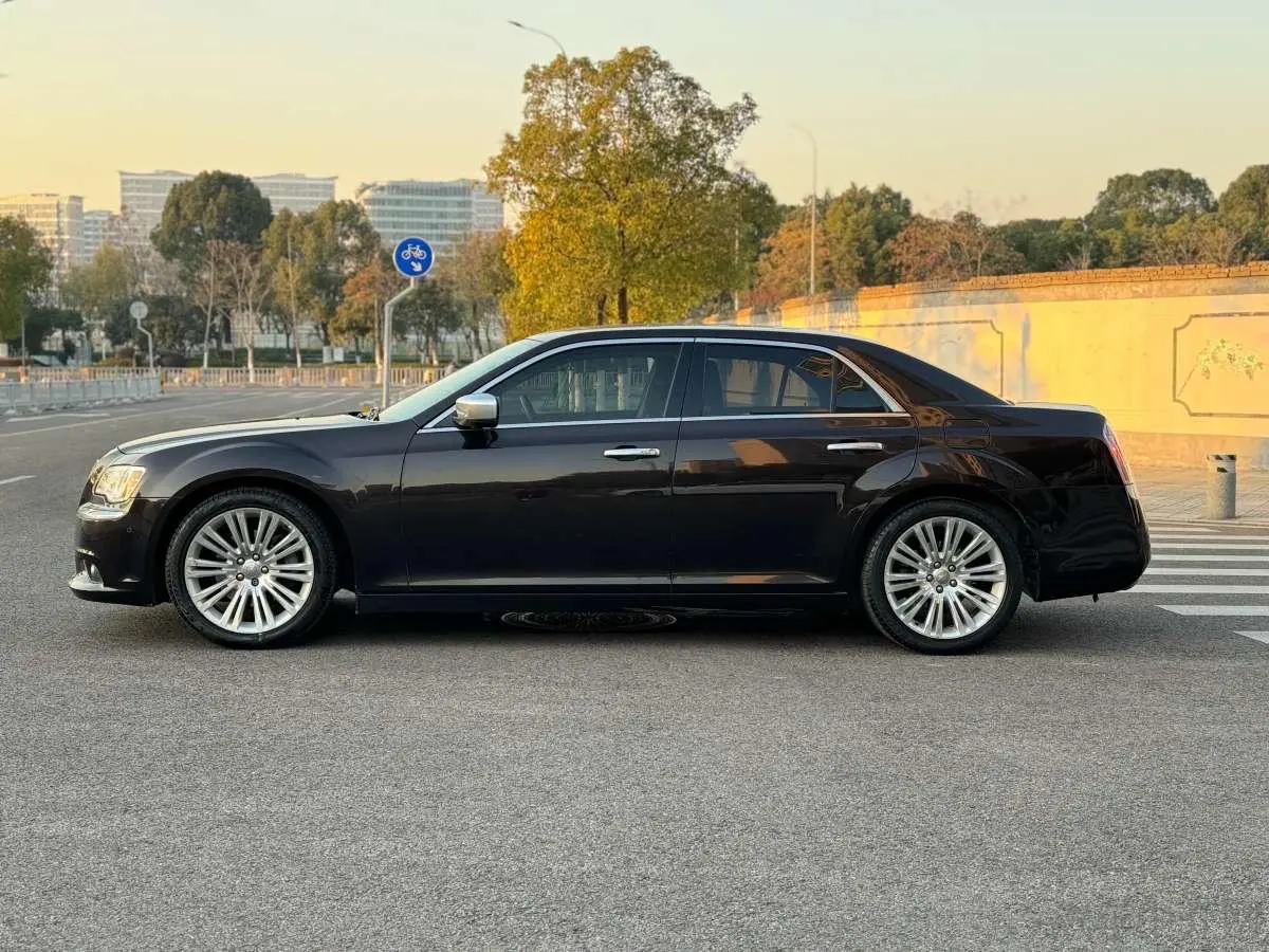 Chrysler 300C (imported)