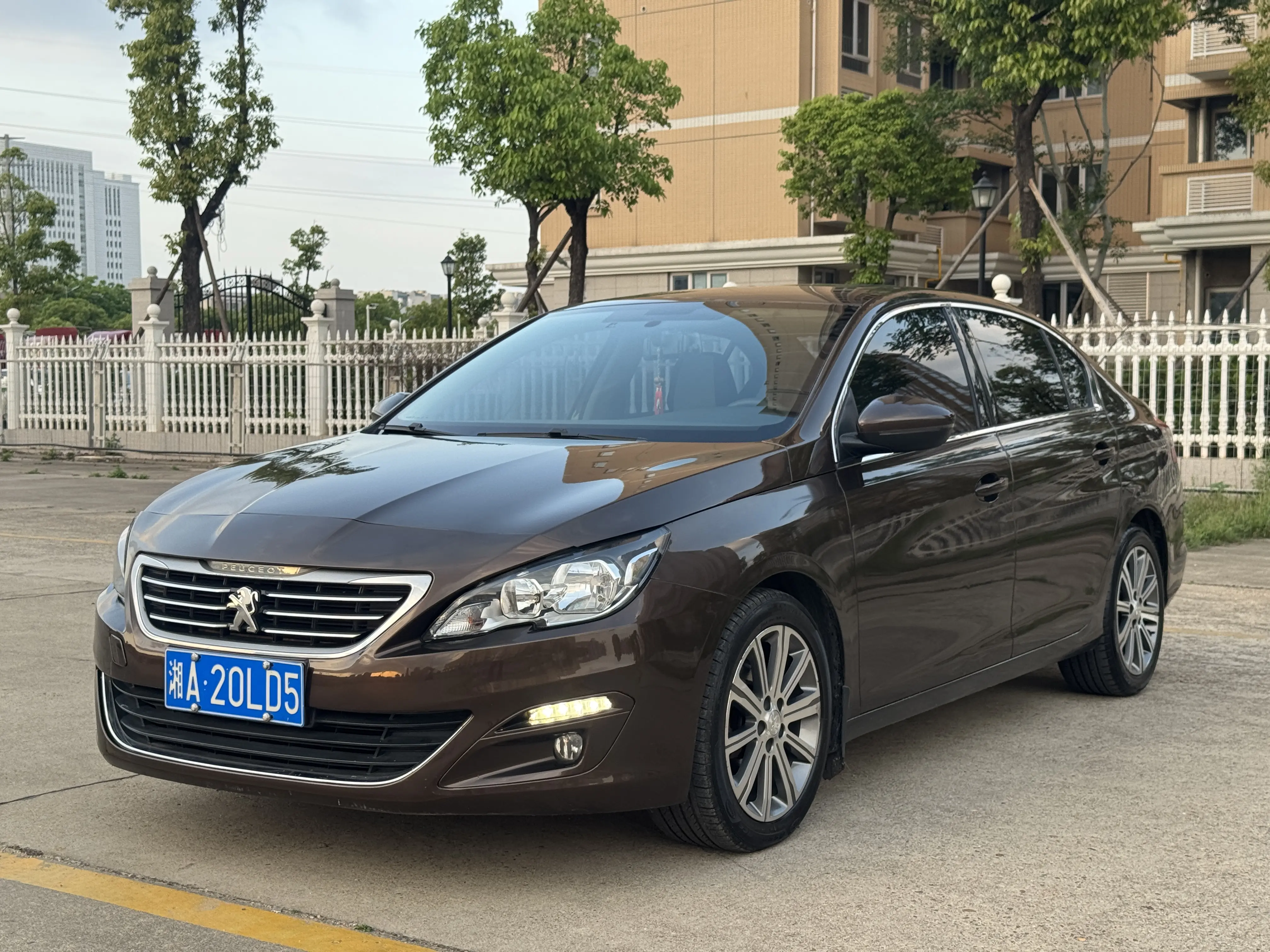 Peugeot 408