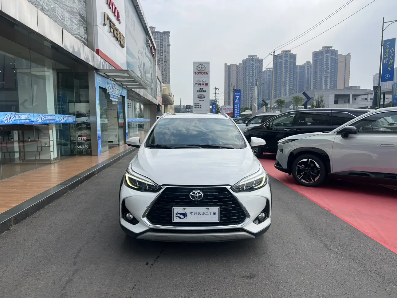 Toyota YARiS L to dazzle