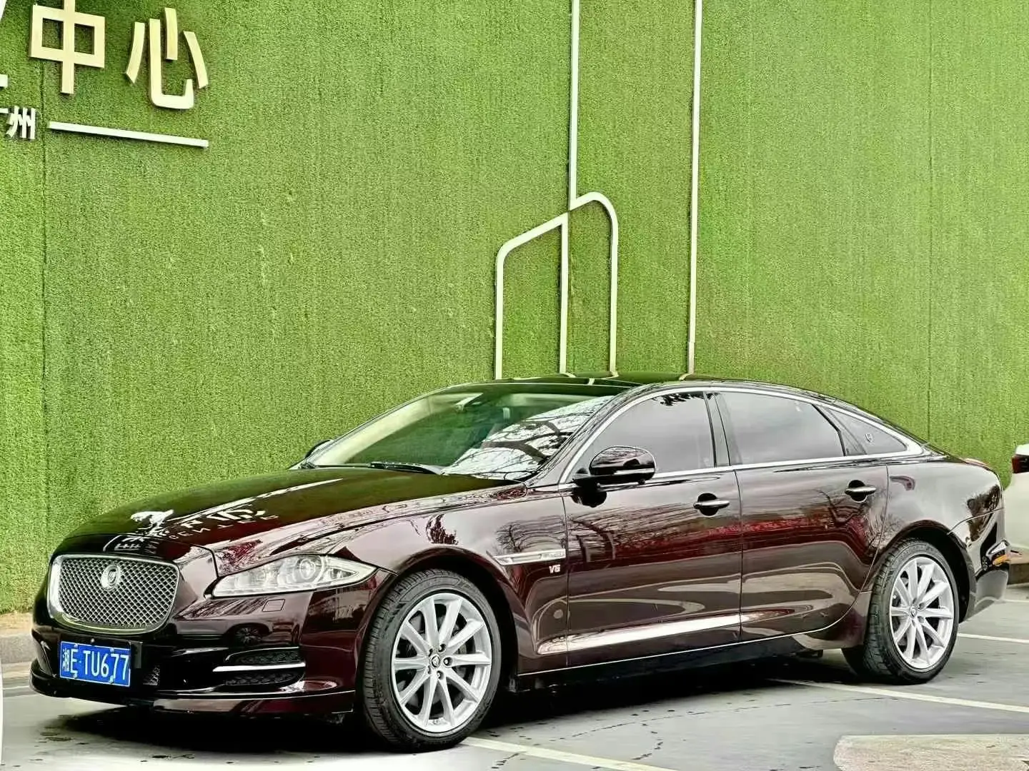 Jaguar XJ