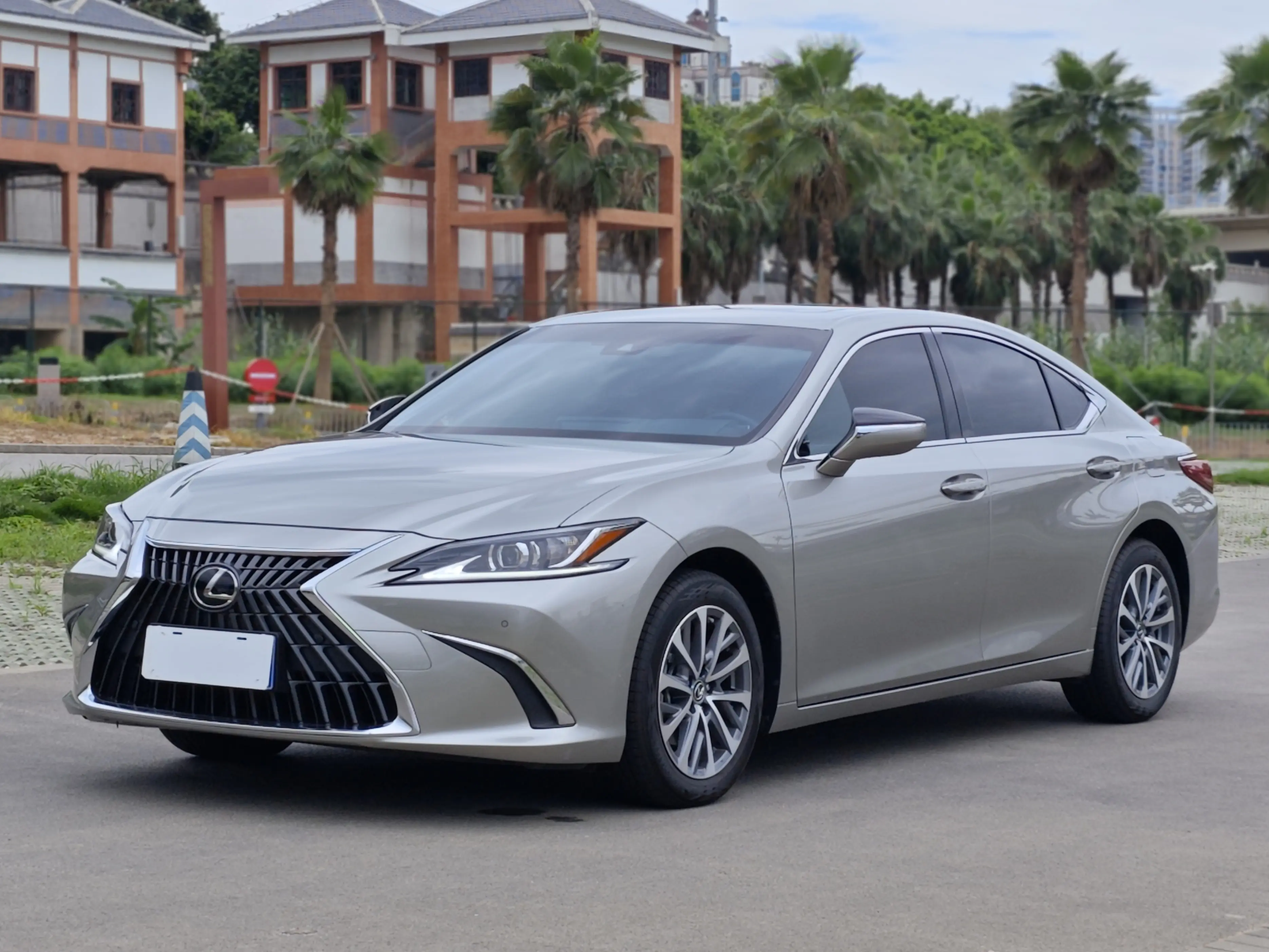 Lexus ES