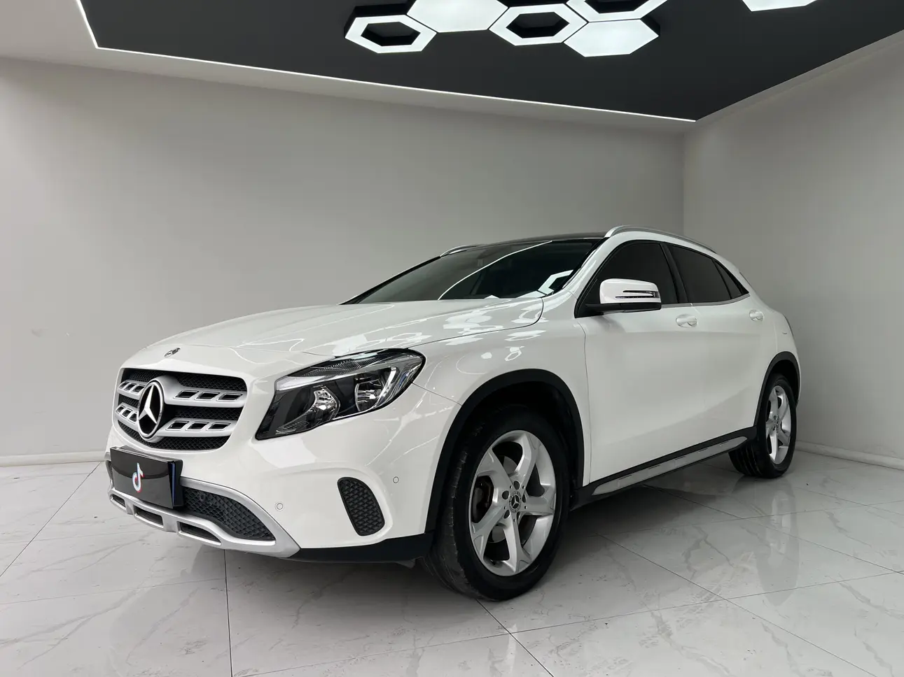Mercedes-Benz GLA  из Китая