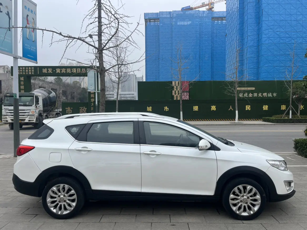 Dongfeng Fengshen AX3