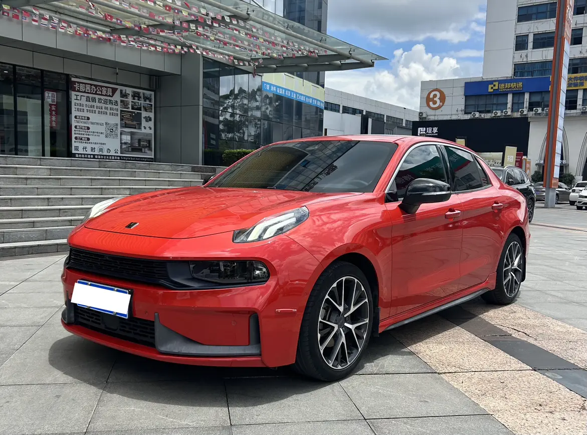 Lynk & Co 03
