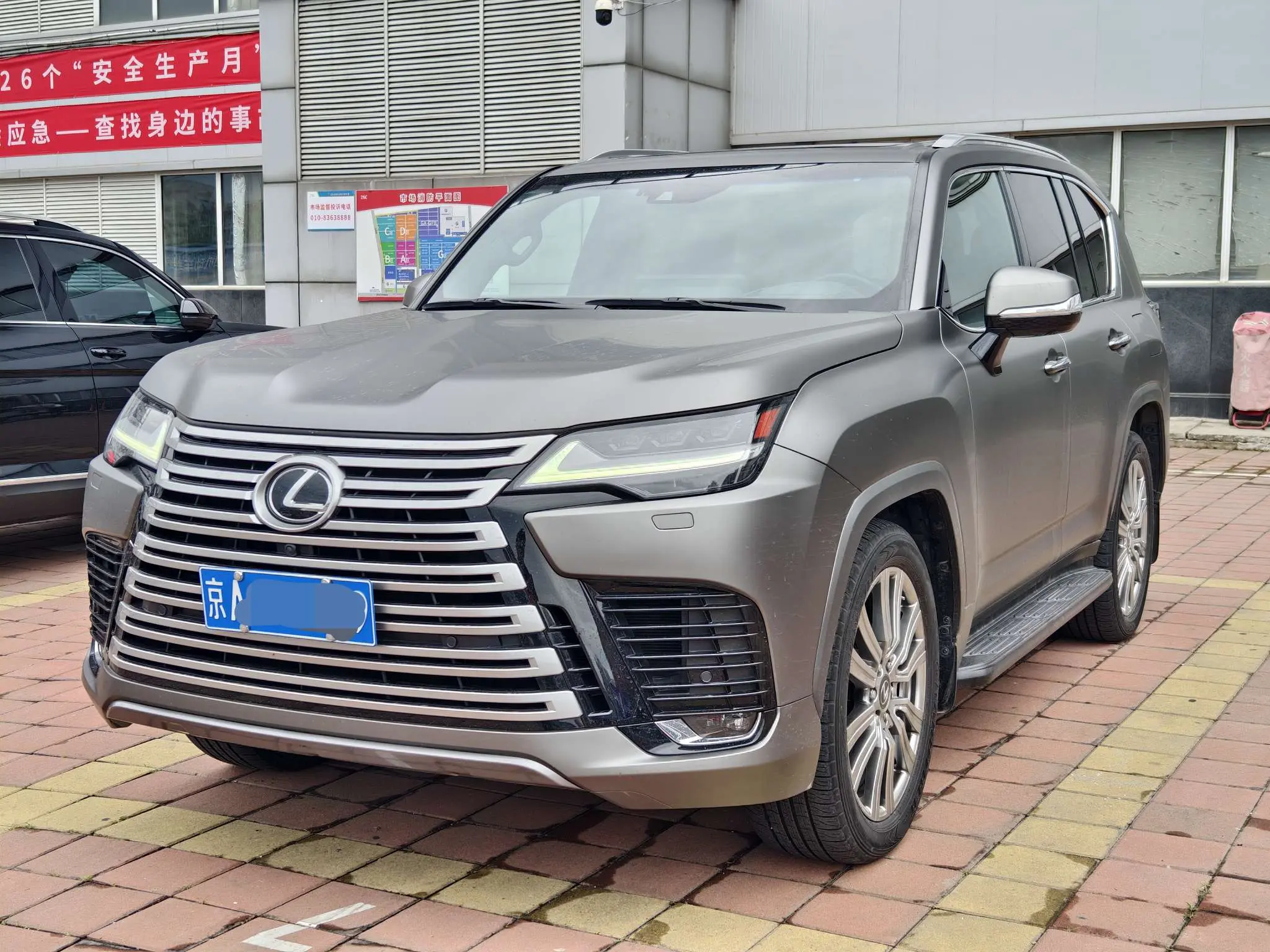 Lexus LX