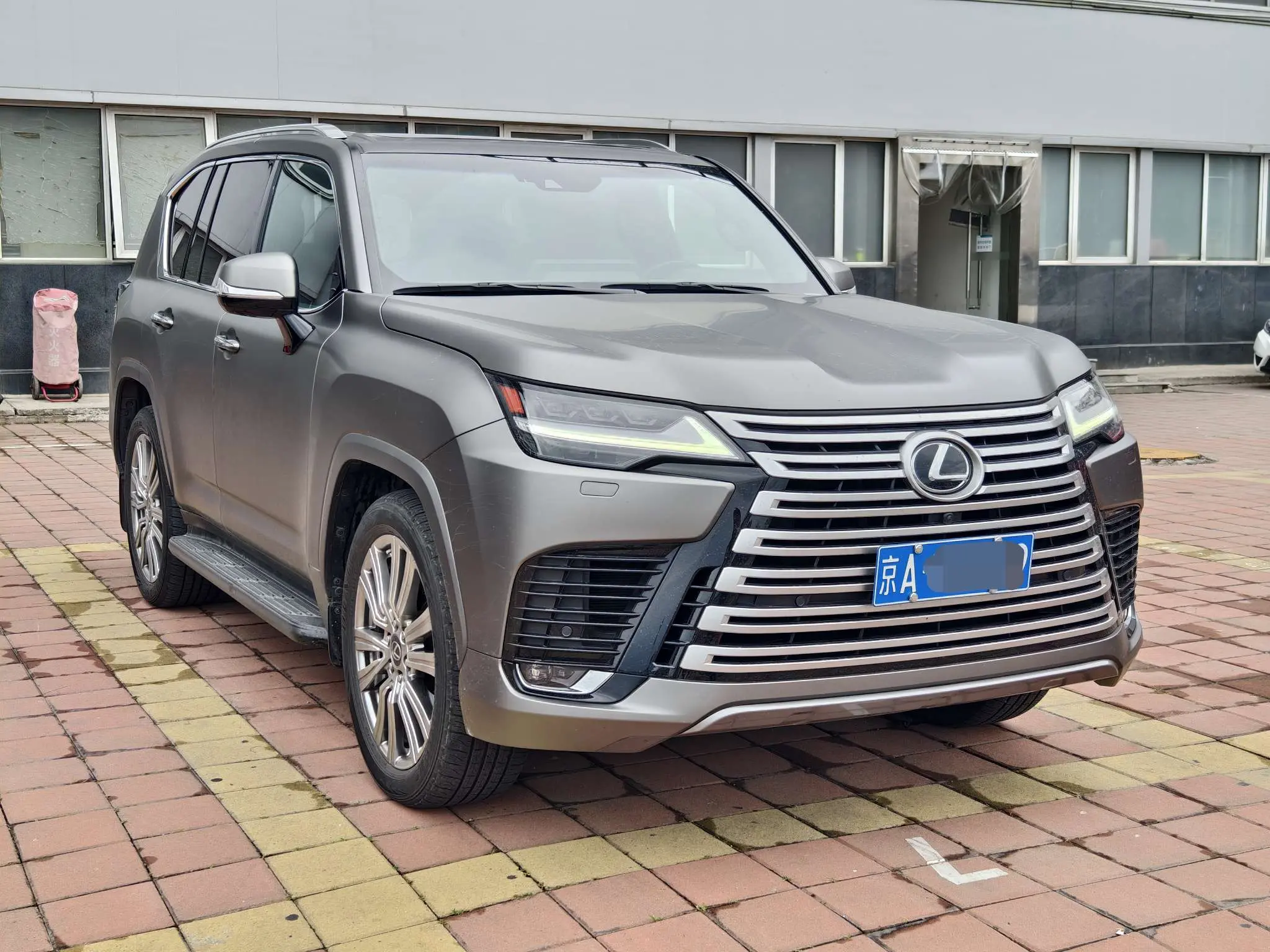 Lexus LX