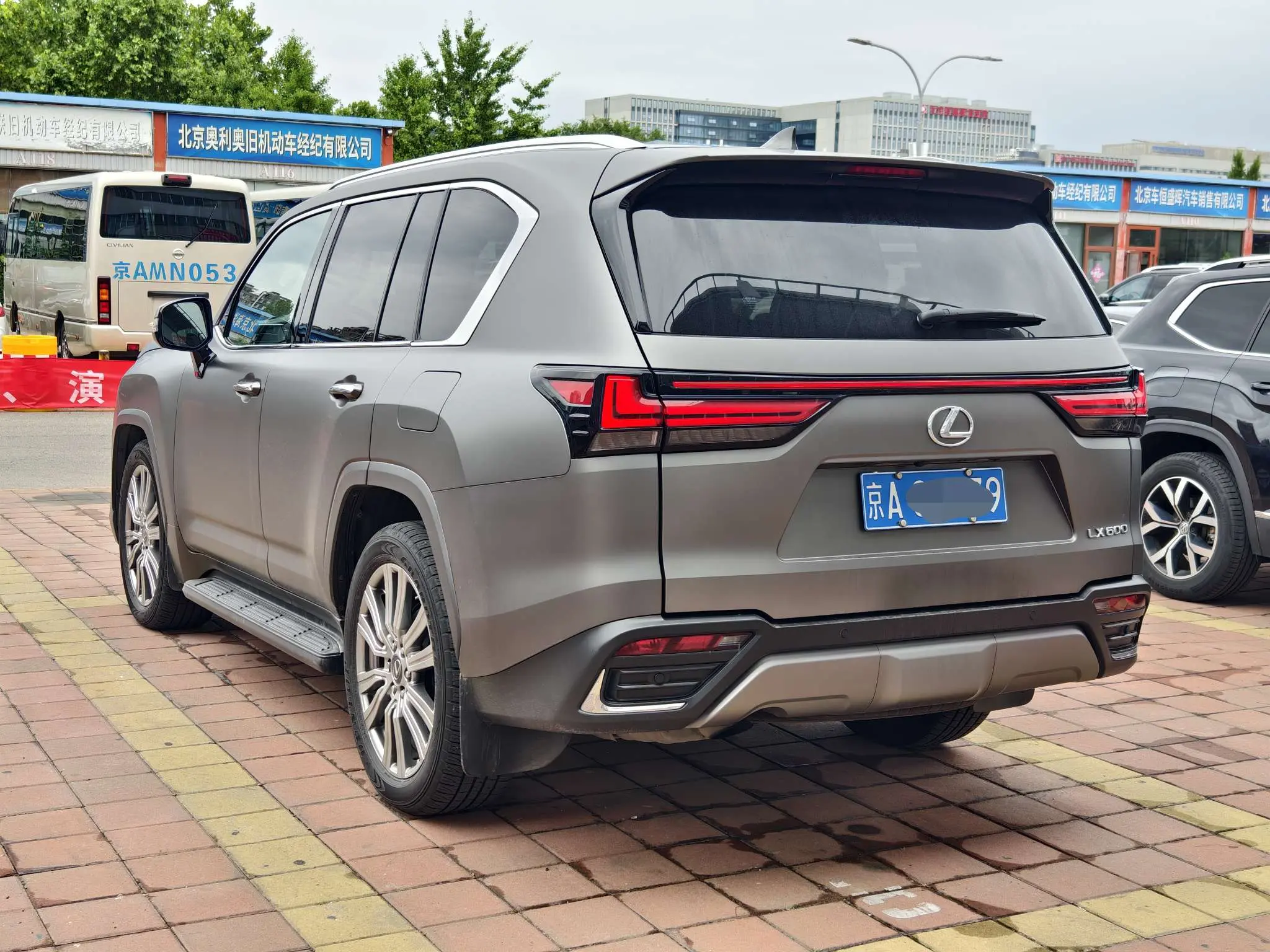 Lexus LX