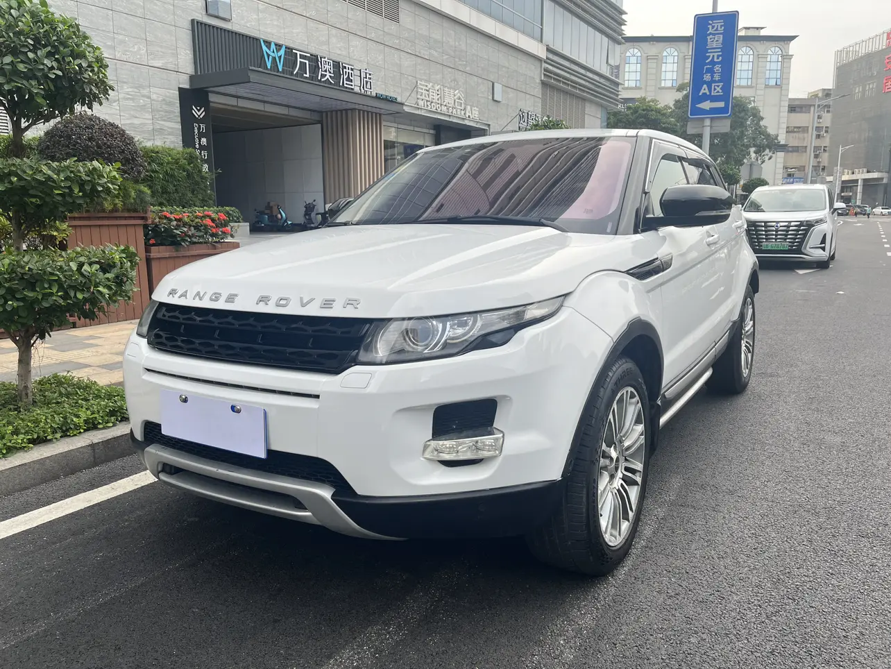 Land Rover Range Rover Evoque (imported)