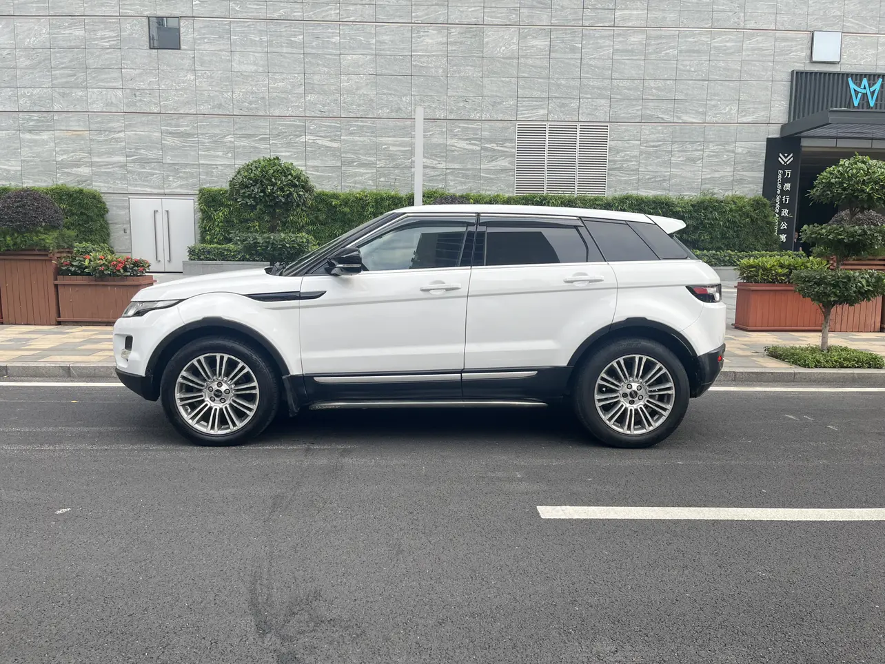 Land Rover Range Rover Evoque (imported)