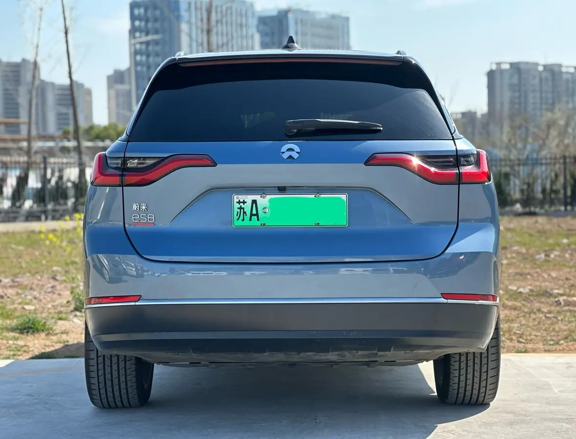 NIO ES8