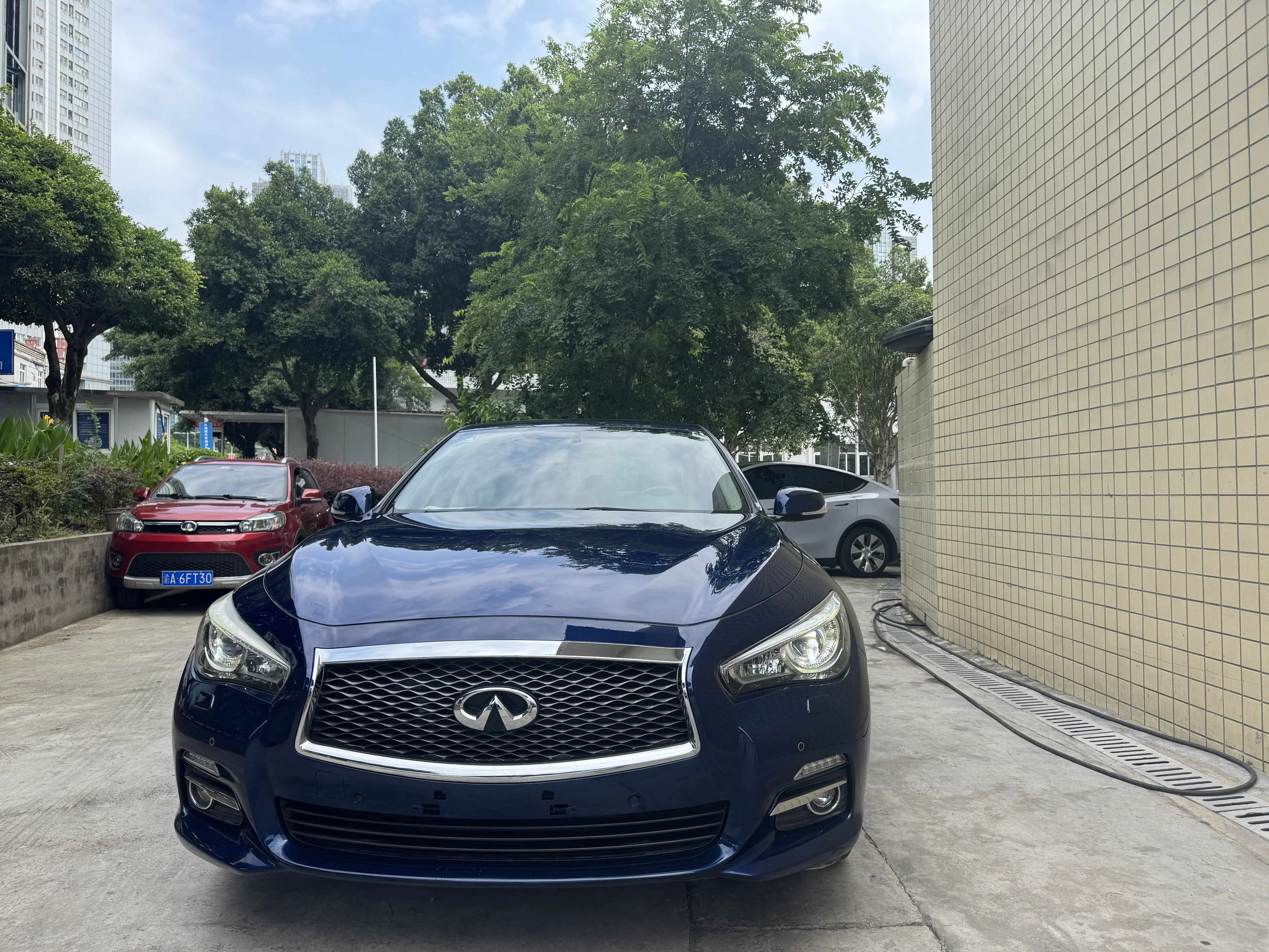 Infiniti Q50L